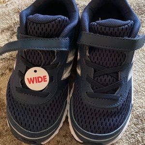 NWT! New Balance Sneakers SZ 9W toddler